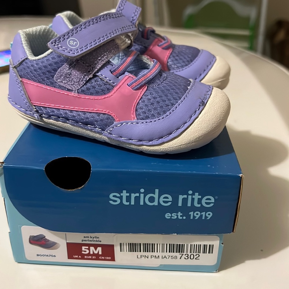 Baby’s sporty sneakers brand new